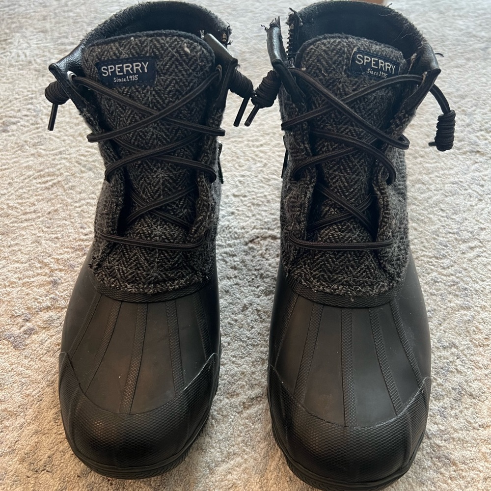 Dark gray Sperry winter boots. Zip up ankle boots for snow